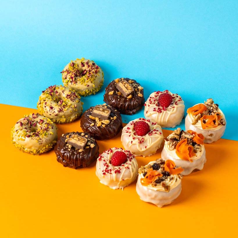 "Baked All-Stars" glutenfreundliche Mini-Kuchen-Donut Geschenkbox (12 Stück)
